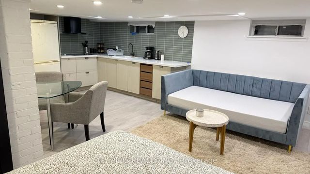 1184 Avenue Road Basement, Toronto C04