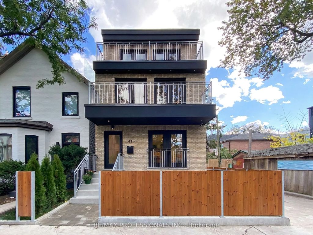 41 Rolyat Street, Toronto C01