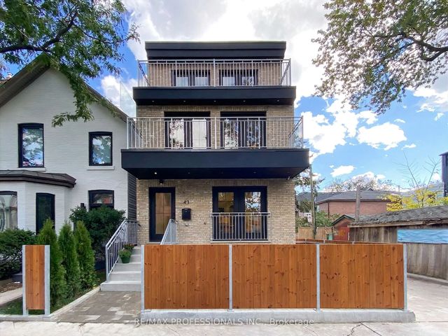 41 Rolyat Street, Toronto C01