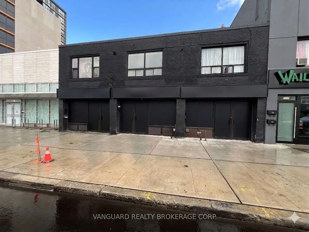 1621 Eglinton Avenue, Toronto C03