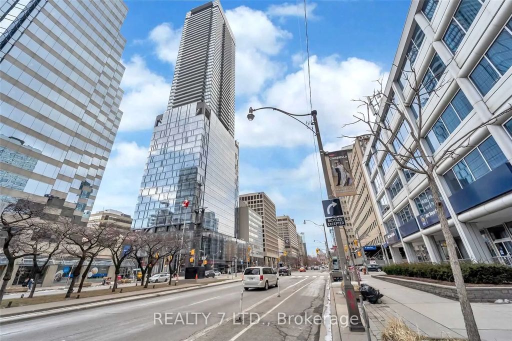 488 University Avenue 3902, Toronto C01