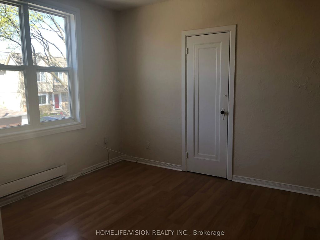 421 Sutherland Drive 2, Toronto C11