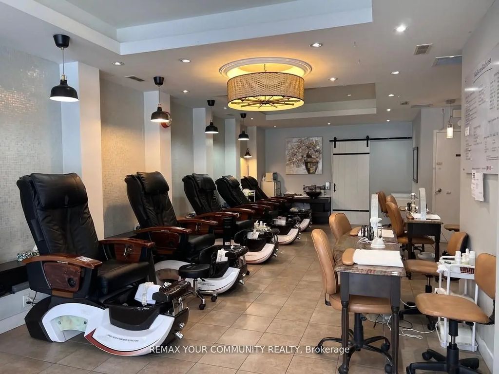 3887 Bathurst Street, Toronto C07