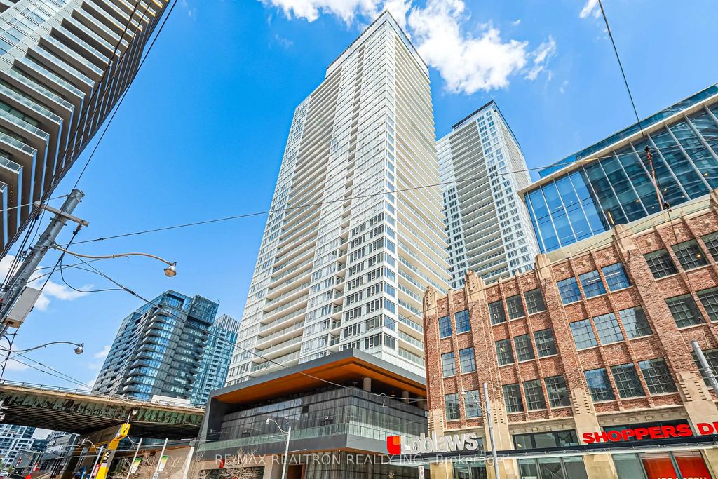 19 Bathurst Street 811, Toronto C01
