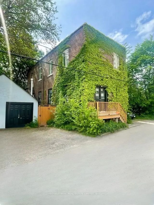 156 Sussex Mews, Toronto C01