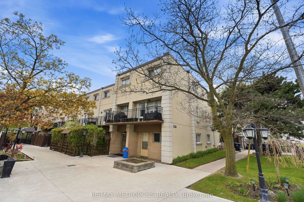 5877 Bathurst Street 205, Toronto C07
