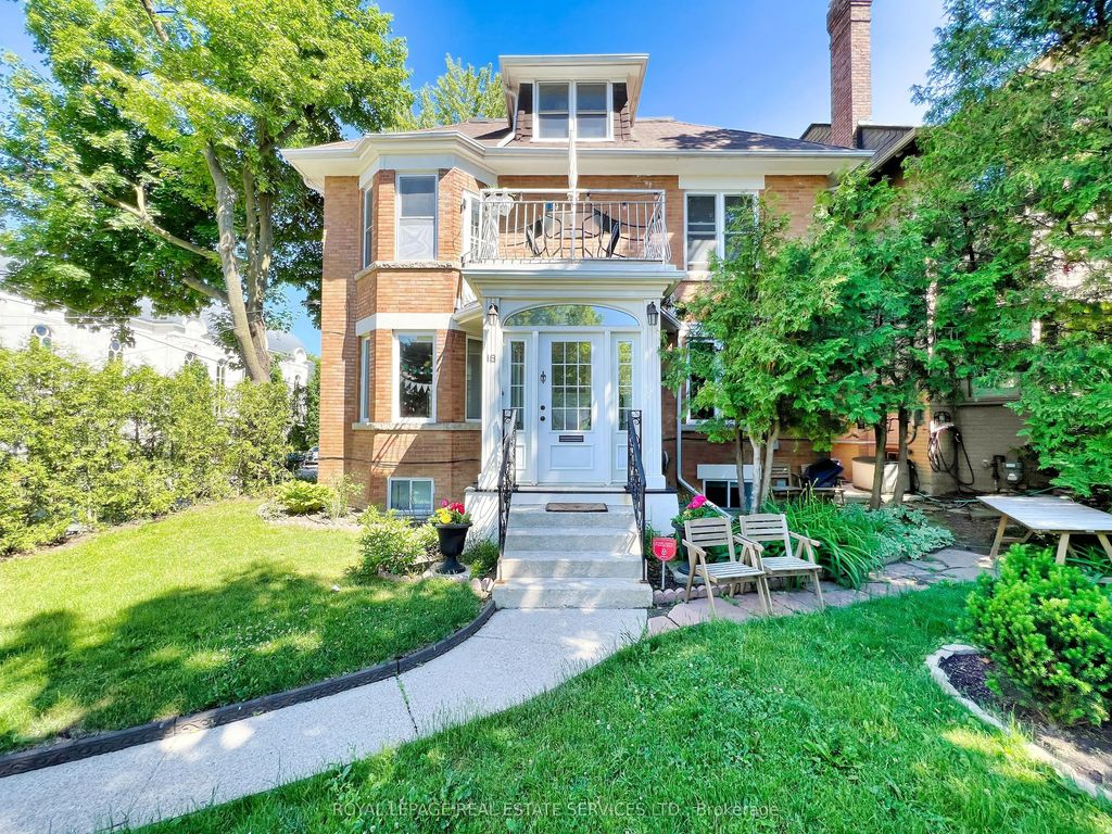 18 Shorncliffe Avenue, Toronto C02