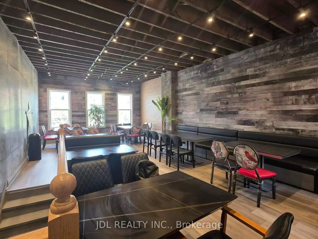 394 Spadina Avenue, Toronto C01