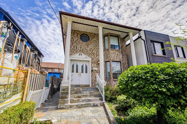 211 Bellwoods Avenue, Toronto C01