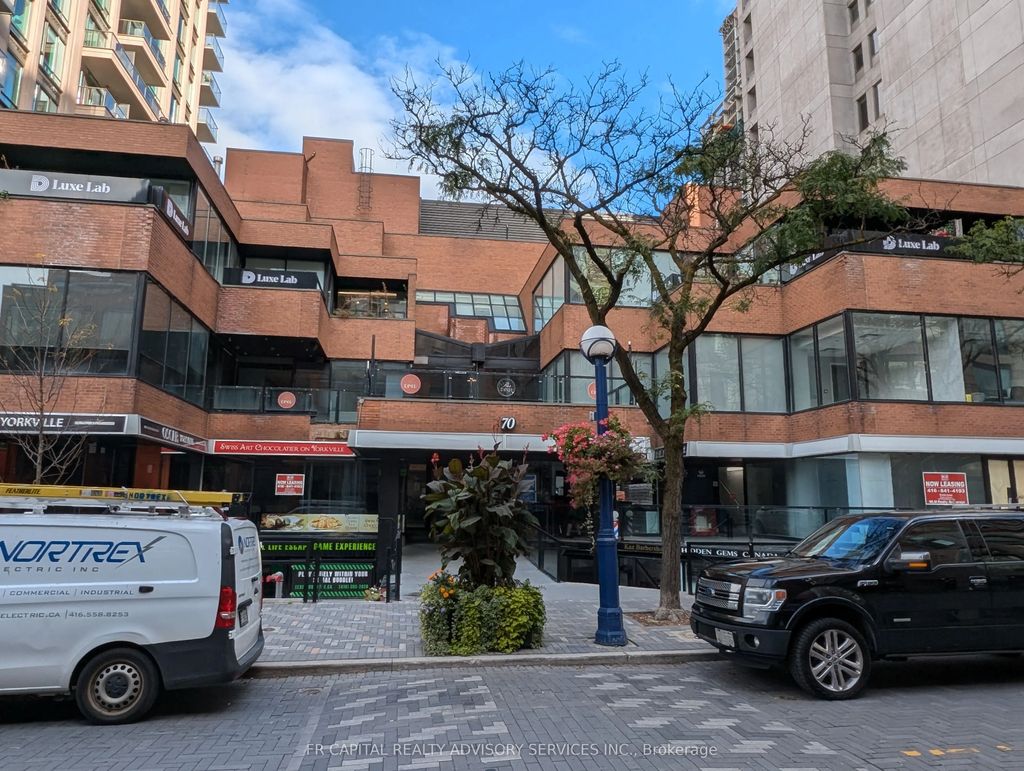 70 Yorkville Avenue 30, Toronto C02