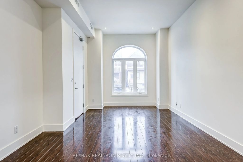 588 Ossington Avenue, Toronto C01