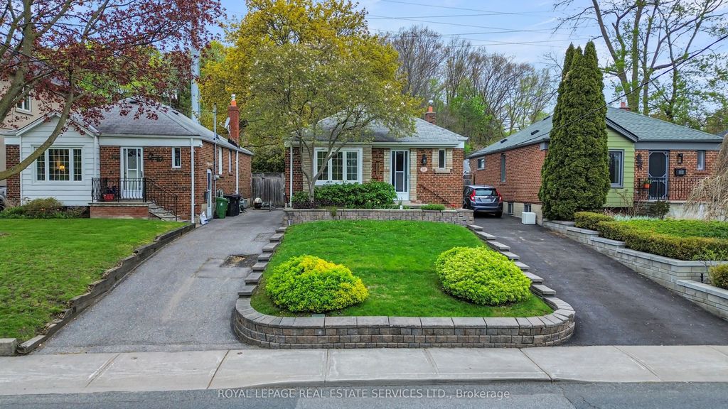 64 Nesbitt Drive, Toronto C11