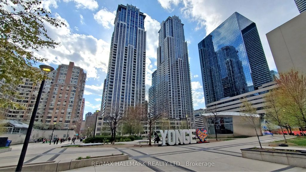 384 Yonge Street 49, Toronto C01