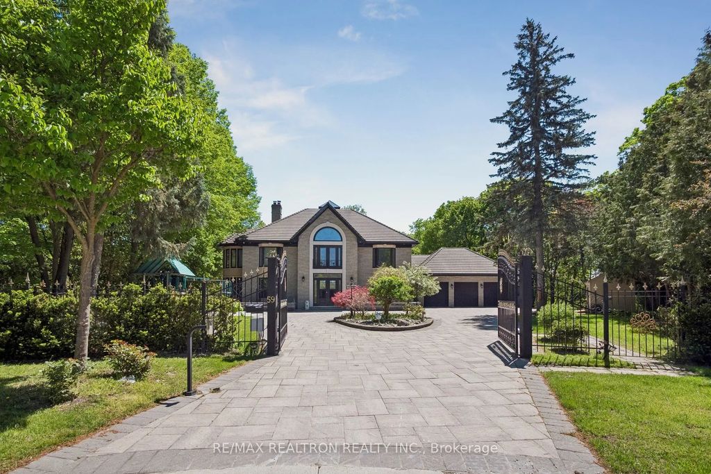 59 Hi Mount Drive, Toronto C15