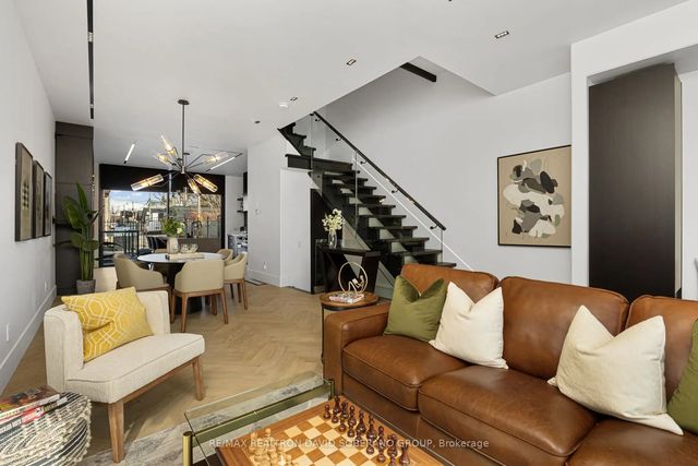 102 Ulster Street, Toronto C01
