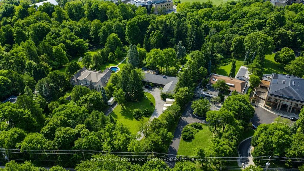 14 Park Lane Circle, Toronto C12