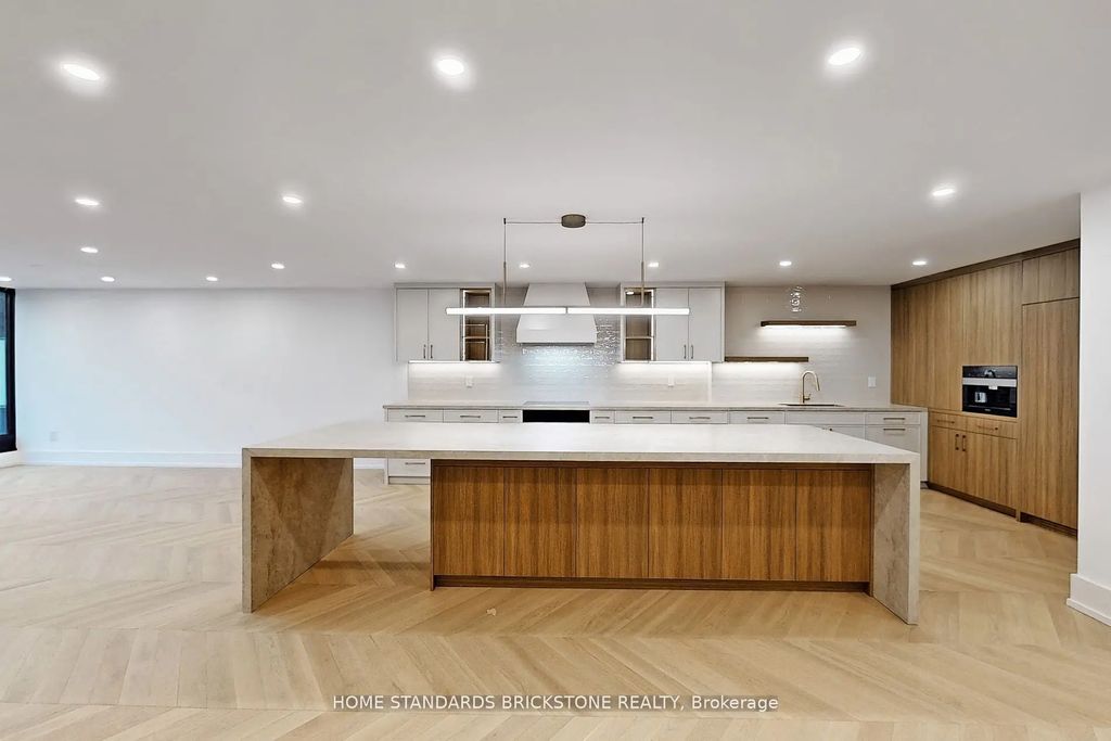 110 Bloor Street W 1009, Toronto C02