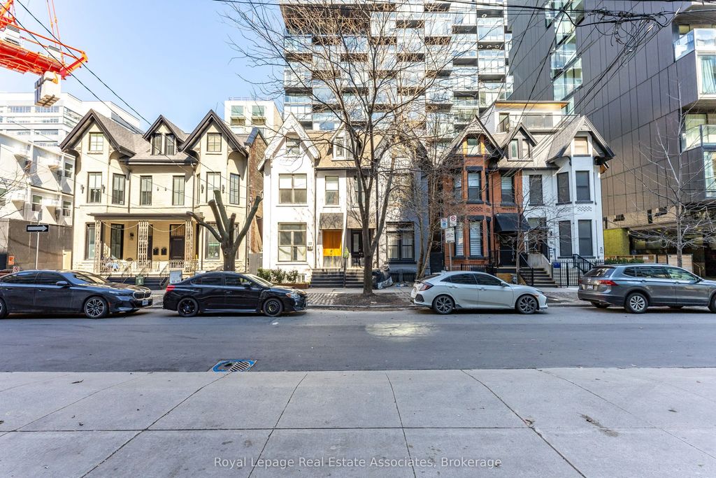 54 Stewart Street, Toronto C01