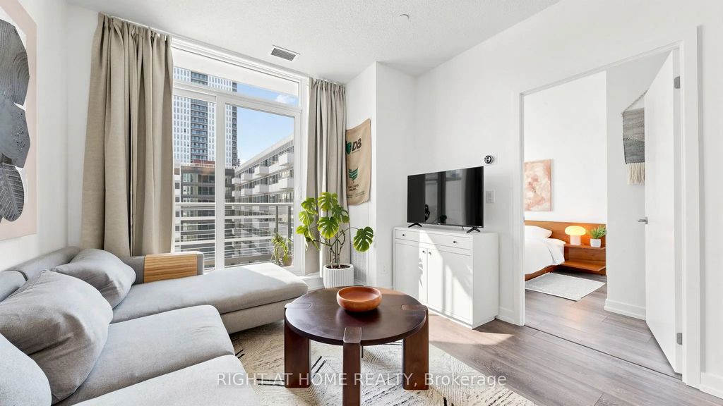 200 Sackville Street 714, Toronto C08