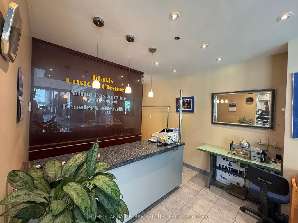 181 University Avenue G20, Toronto C01