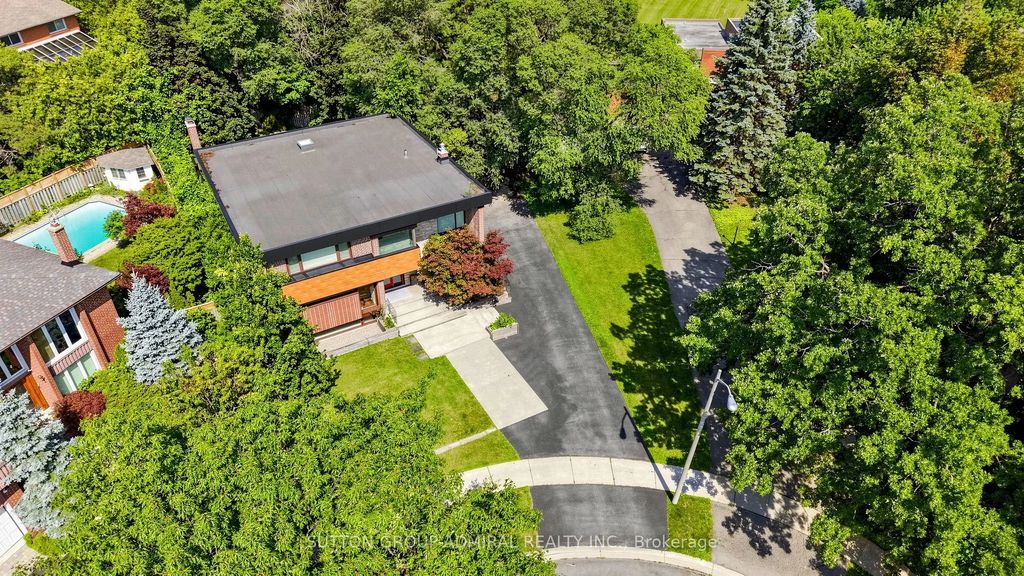 8 Foxdale Court, Toronto C15