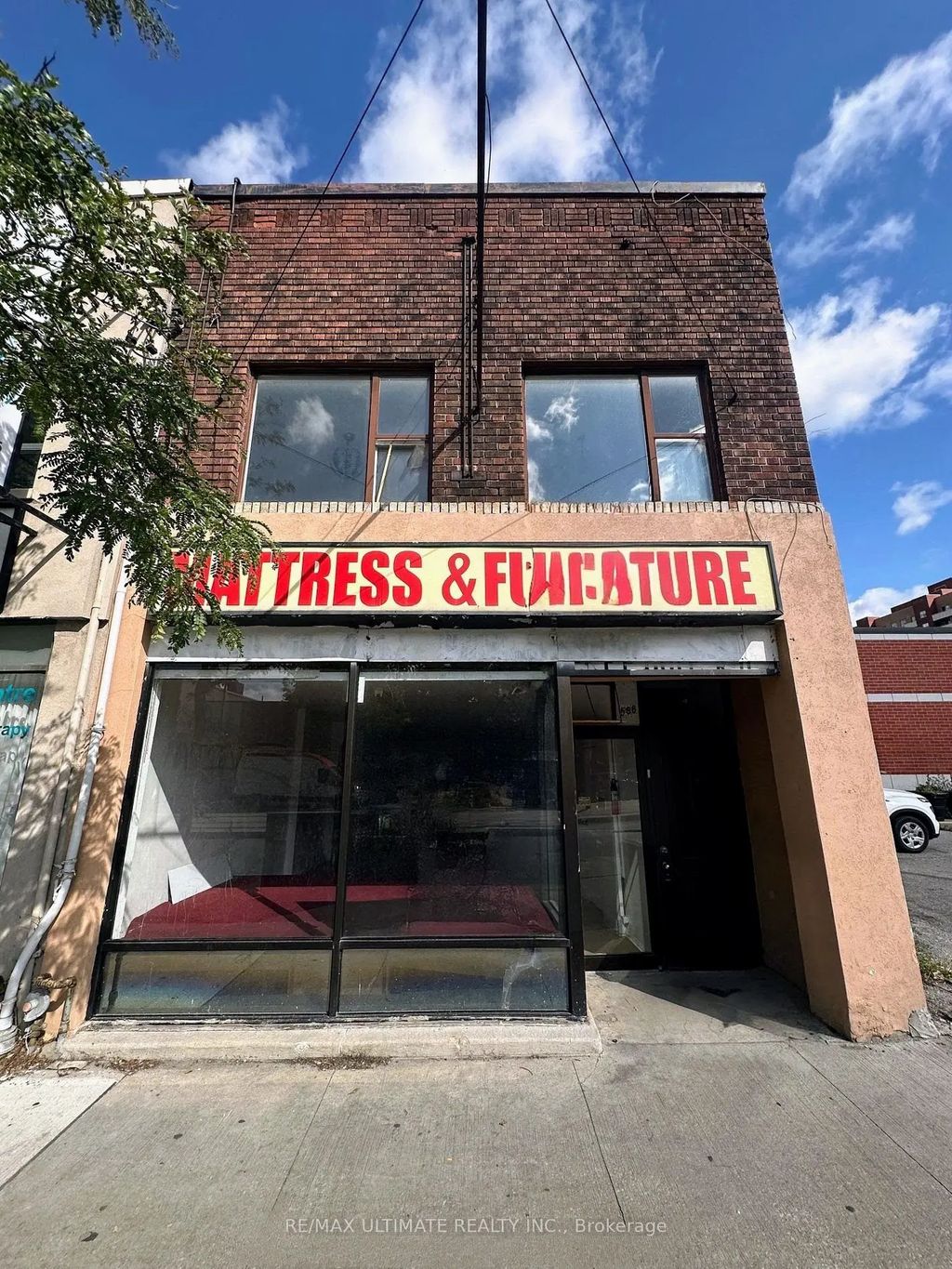 566 St Clair Avenue W, Toronto C03