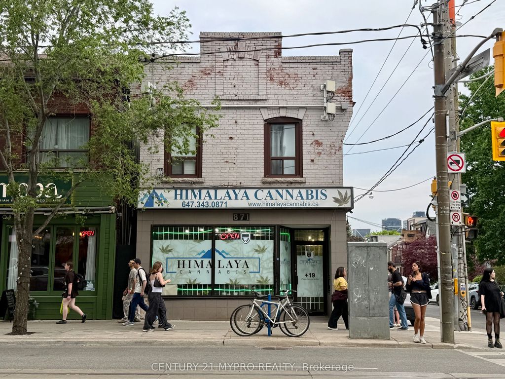 871 Dundas Street W, Toronto C01