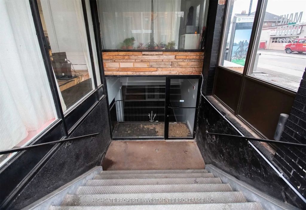 835 Bloor Street W Lower, Toronto C01
