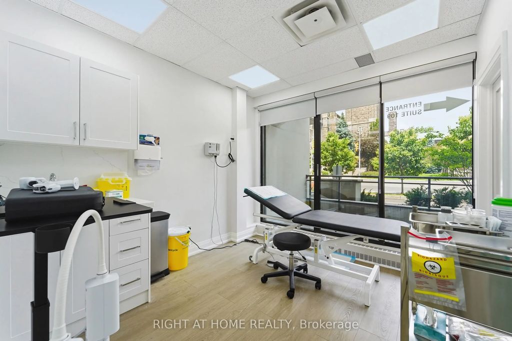235 St Clair Avenue W 109, Toronto C02
