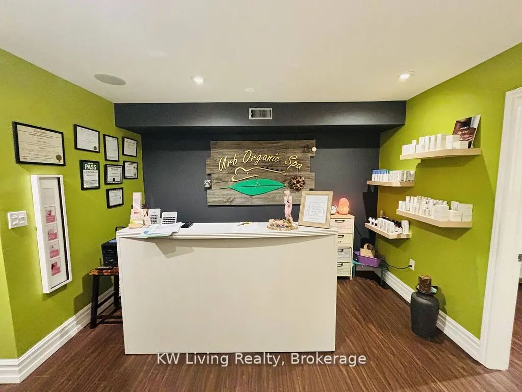701 Mount Pleasant Road Second Floor, Toronto C10