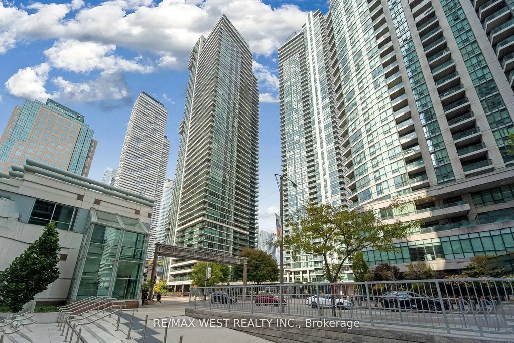33 Bay Street 2305, Toronto C01