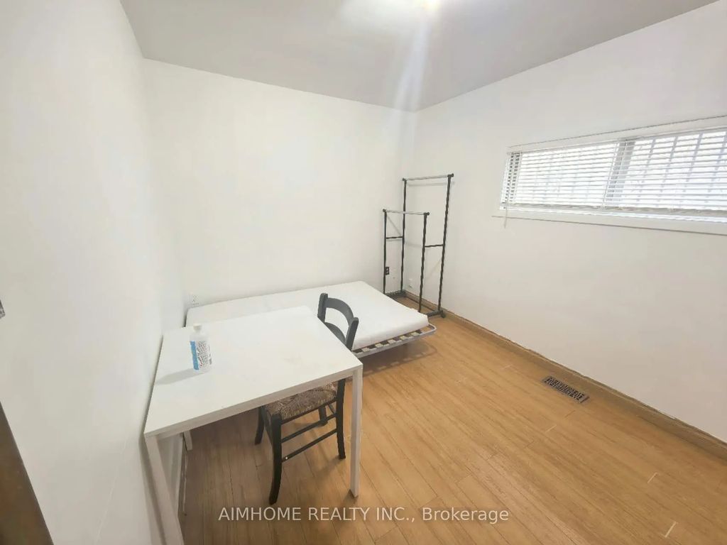137a Markham Street Mainflr, Toronto C01