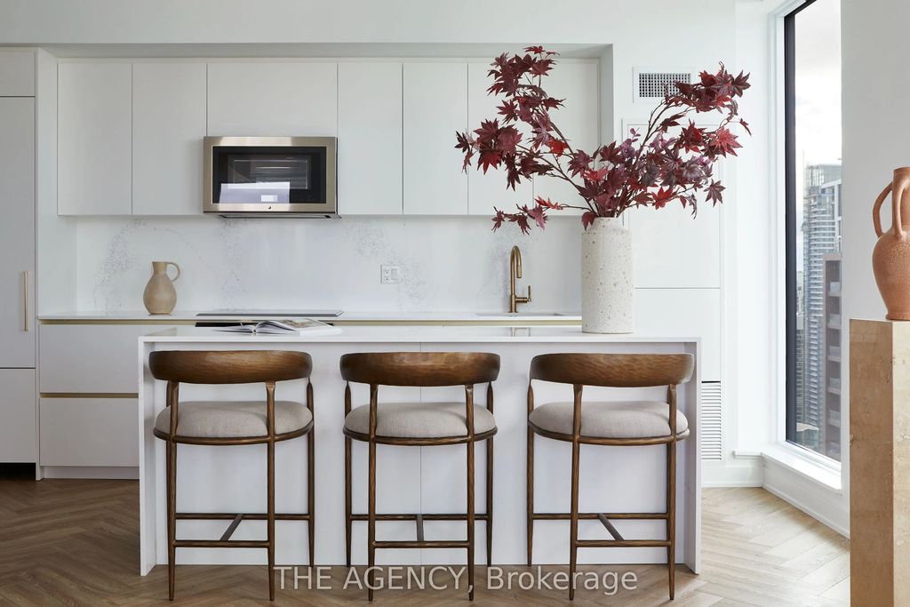 327 King Street W Ph04, Toronto C01