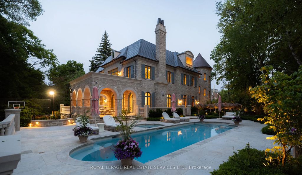 221 Forest Hill Road, Toronto C03