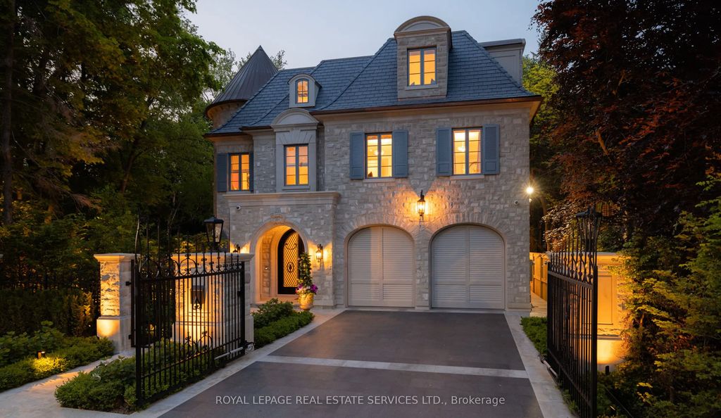 221 Forest Hill Road, Toronto C03
