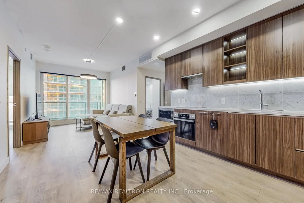 85 Mcmahon Drive 3106, Toronto C15