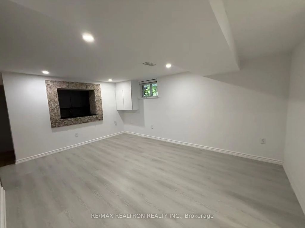 223 Pleasant Avenue Bsmt, Toronto C07