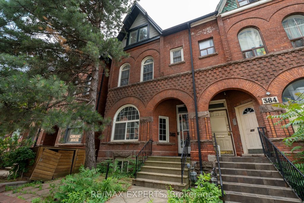 382 Bathurst Street, Toronto C01