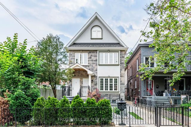 142 Borden Street, Toronto C01