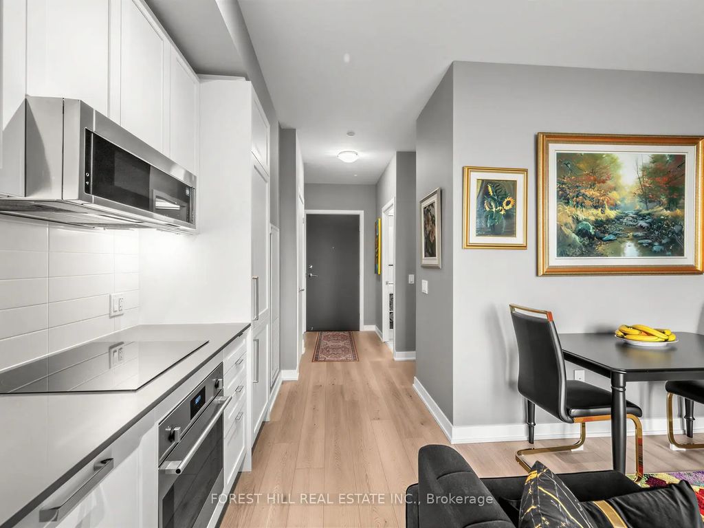 250 Lawrence Avenue W 703, Toronto C04