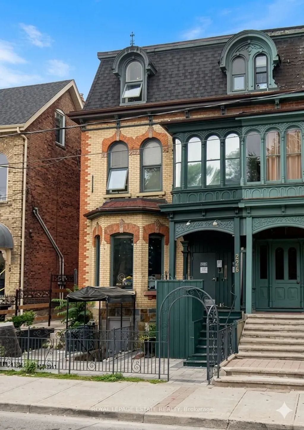 226 Carlton Street Main, Toronto C08