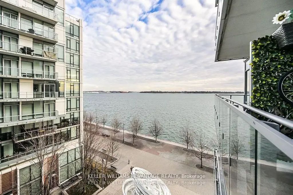 29 Queens Quay E 616, Toronto C08