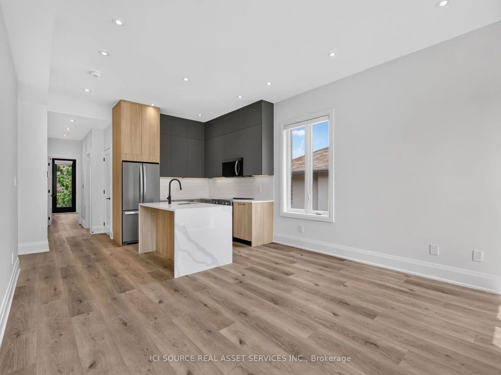 28 Norcross Road Unit 2, Toronto C06