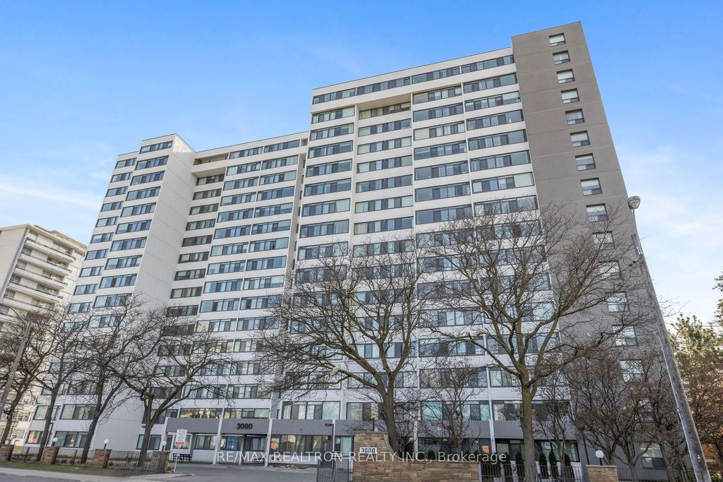 3000 Bathurst Street Ph3, Toronto C04