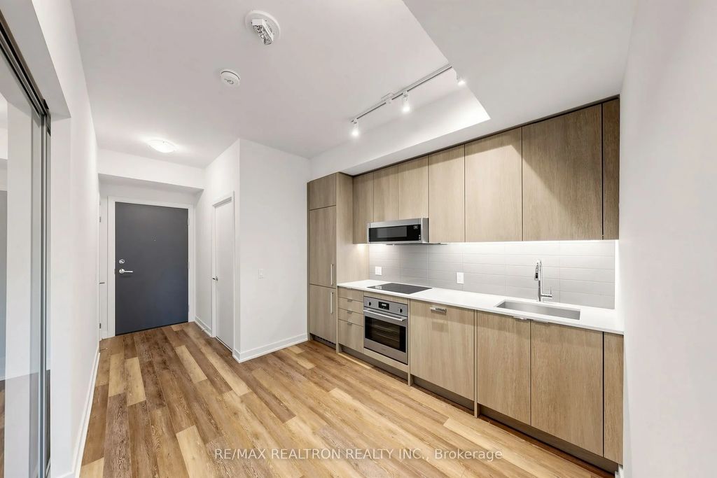 250 Lawrence Avenue W 701, Toronto C04