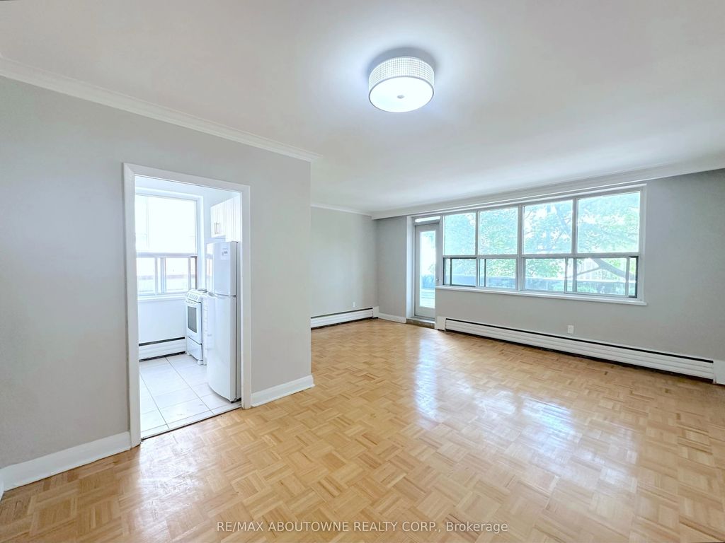 276 St Clair Avenue W 104, Toronto C02