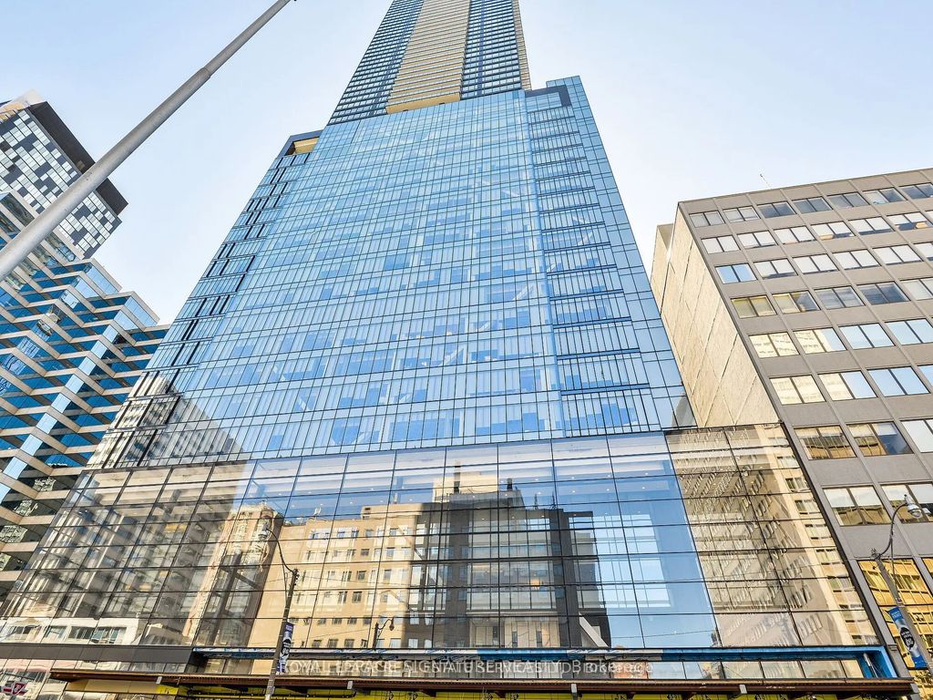 488 University Avenue 2703, Toronto C01