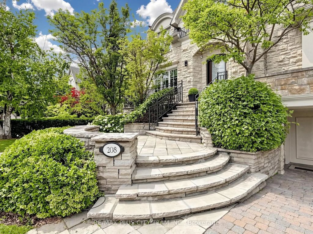 208 Carmichael Avenue, Toronto C04
