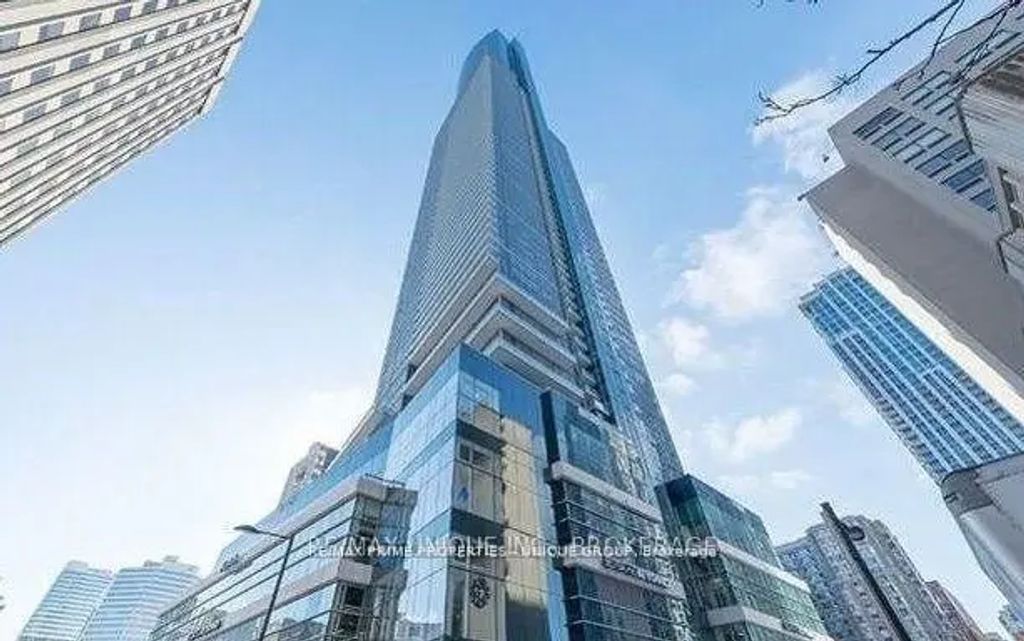 386 Yonge Street 3807, Toronto C01