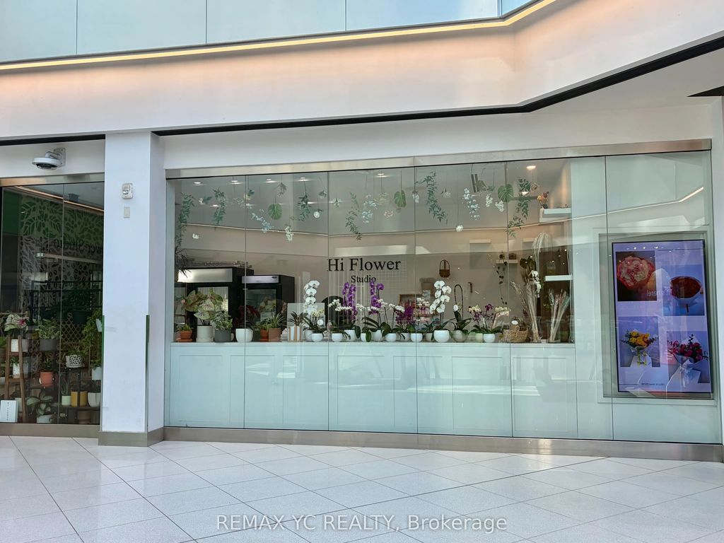 2 St. Clair Avenue E 105, Toronto C09